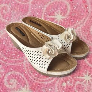 Good Choice White Flower Wedges with Cushion Sole Summer Sandal Comfy